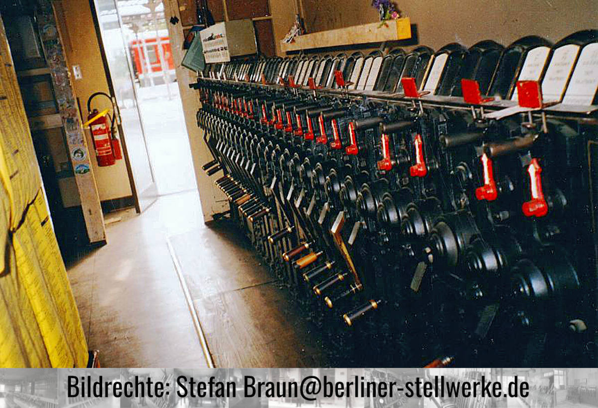 Hier ist sehr gut die Enge erkennbar. Leider sind nicht mehr alle Kurbeln in Betrieb.  03.07.2004. Foto Stefan Braun