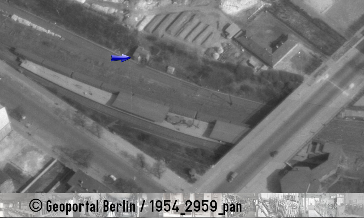 Das provisorisch wiederaufgebaute Stellwerk Wib aus der Luft.